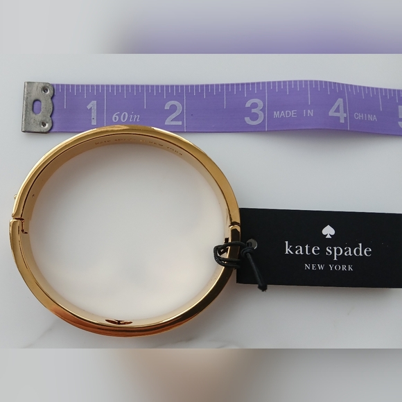 Kate Spade “Hole Punch Spade” Black Enamel Bangle – Gold Tone – NWT - Picture 2 of 6